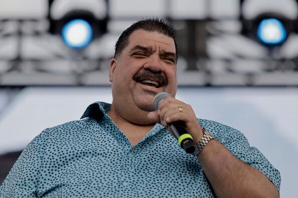 El cantante tuvo  que ser evacuado del escenario.