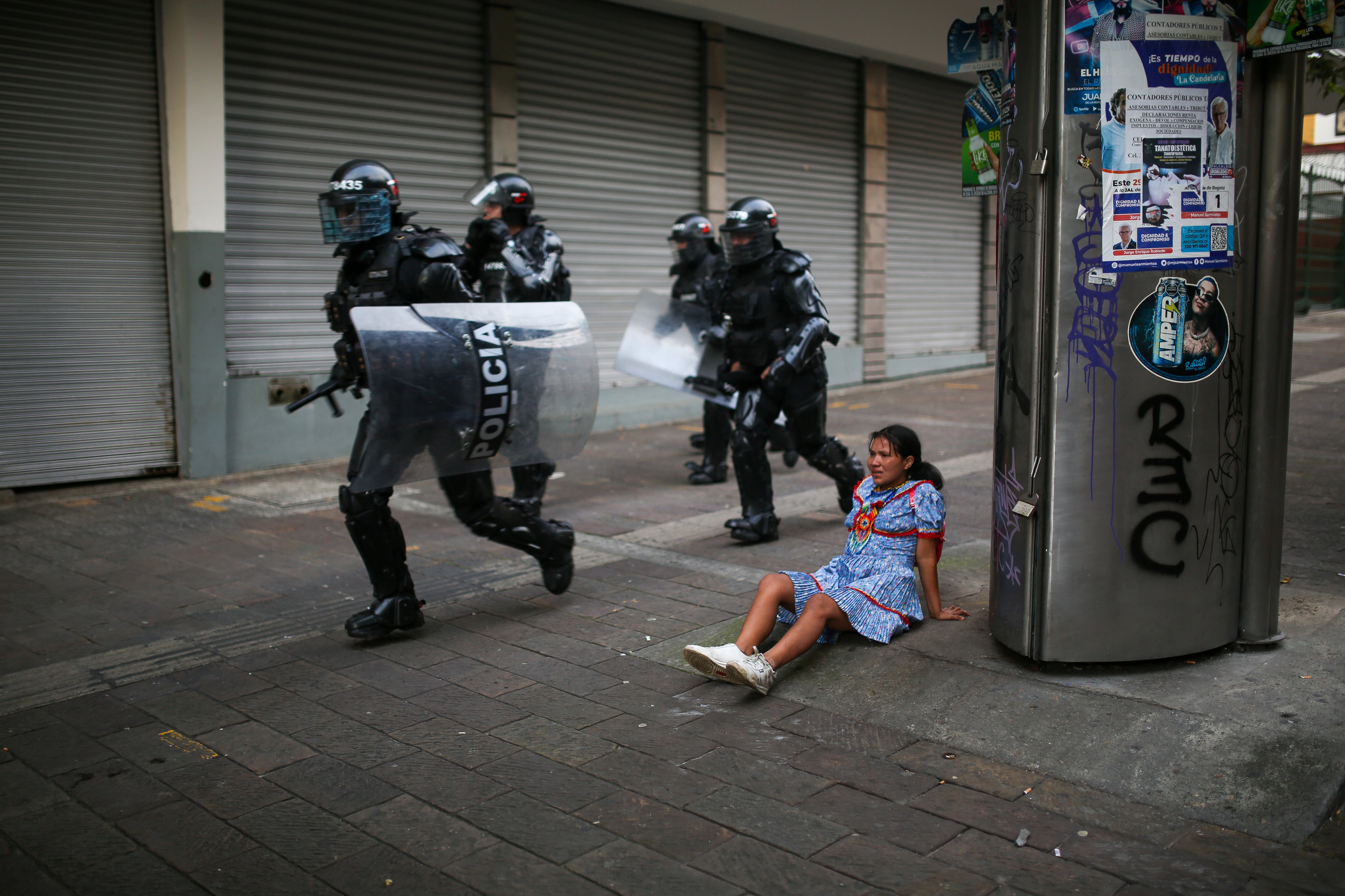 Esmad despejando las entradas a la Corte 
Protestas