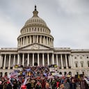 El 6 de enero de 2021, manifestantes pro-Trump irrumpieron en las instalaciones del Capitolio y protagonizaron un violento ataque que dejó cinco personas fallecidas.