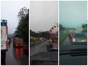 Hay miles de carros represados en este tramo.