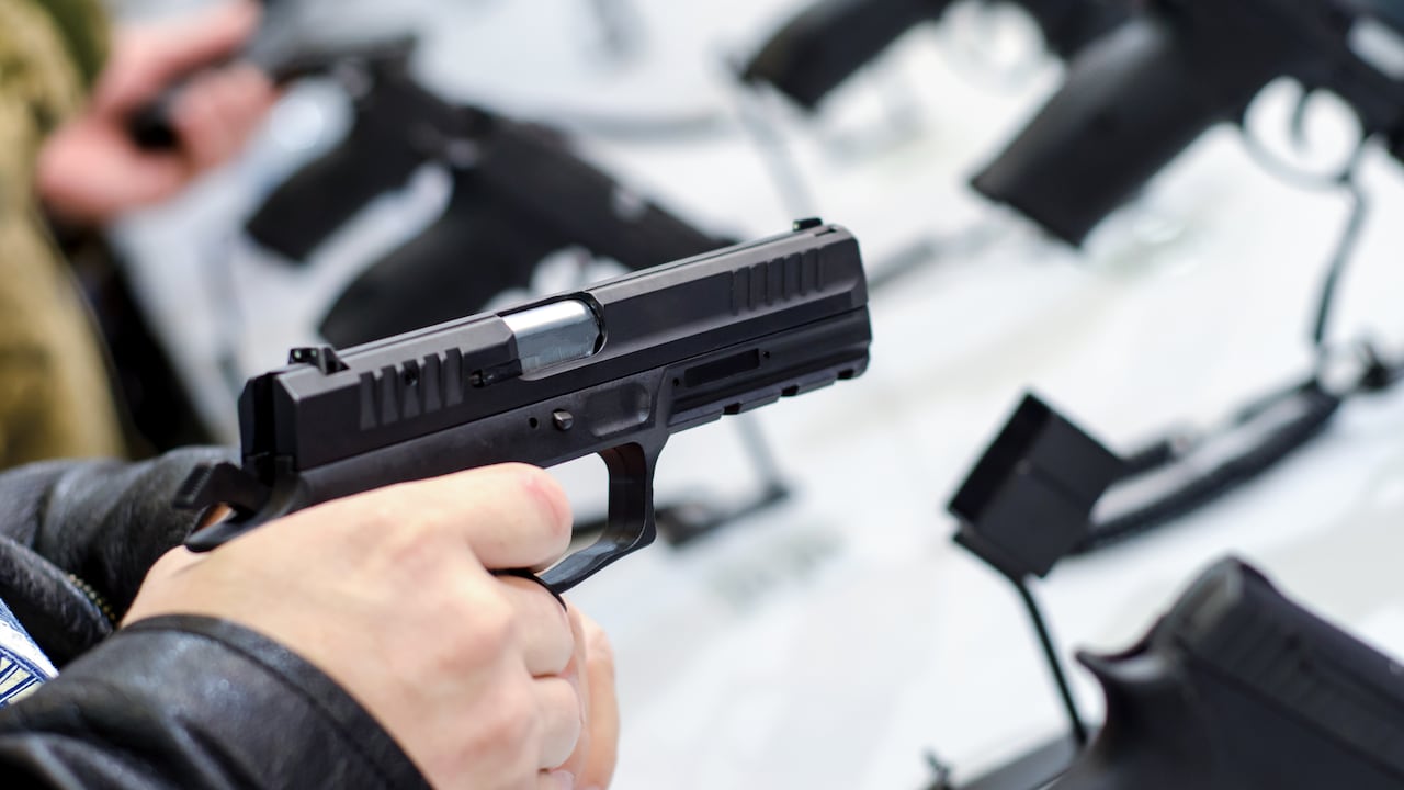 El porte de armas en la ciudadanía debe tener una justa comprobable ante las autoridades.