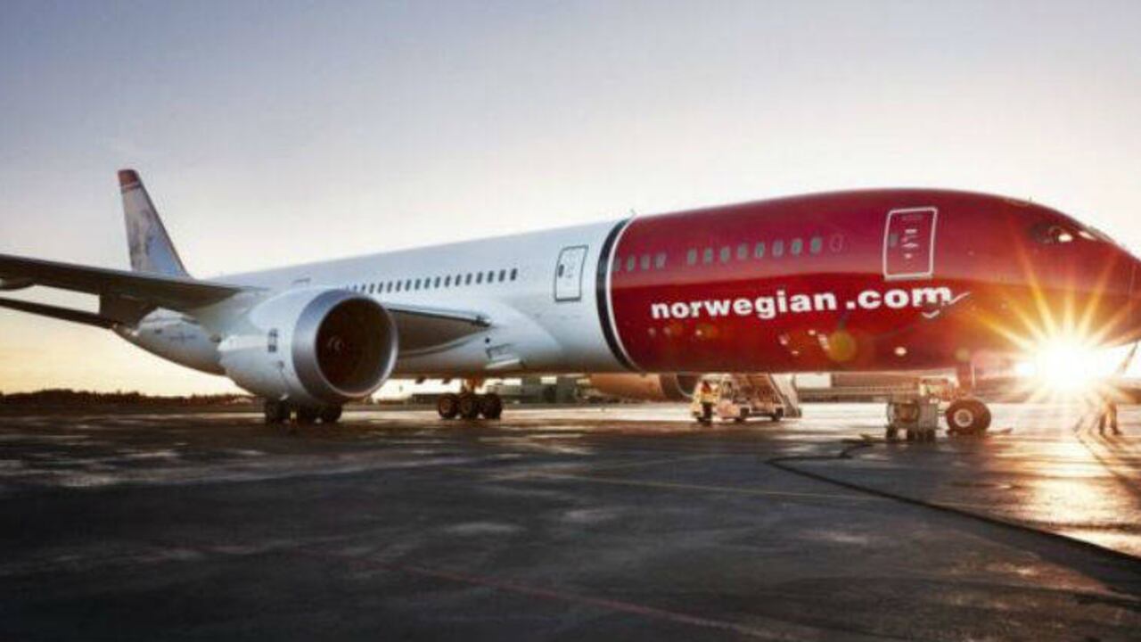 NORWEGIAN - Norwegian utiliza aviones Boeing 787 Dreamliner que son más modernos y consumen menos combustible por pasajero que otros modelos.