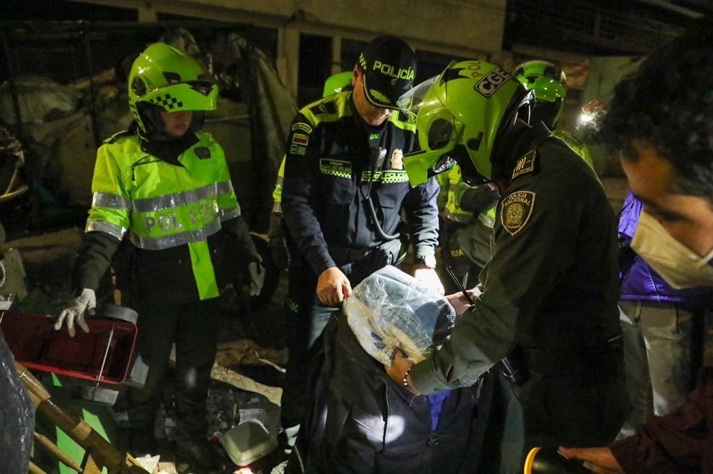 La Policía desempeñando un operativo de recuperación cerca al barrio María Paz.