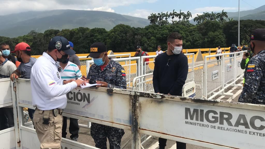 Dos venezolanos que fueron capturados en el sur de Bogotá, fueron expulsados por estar adelantando labores de espionaje.