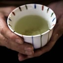 El té verde es rico en compuestos fenólicos, catequinas, flavonoides y cafeína. Foto: Getty images.