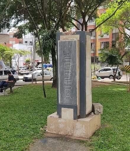 El busto había sido instalado hace 57 años en el parque.