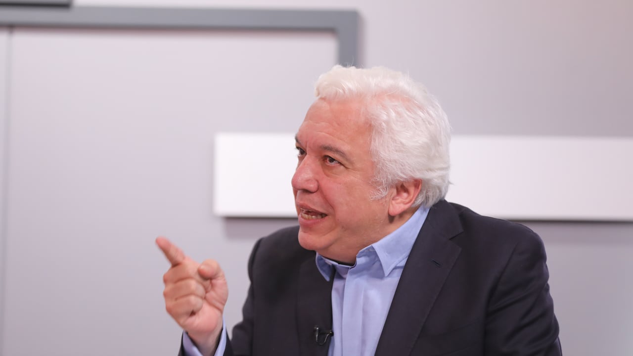 Carlos Alonso Lucio en El Debate de SEMANA.