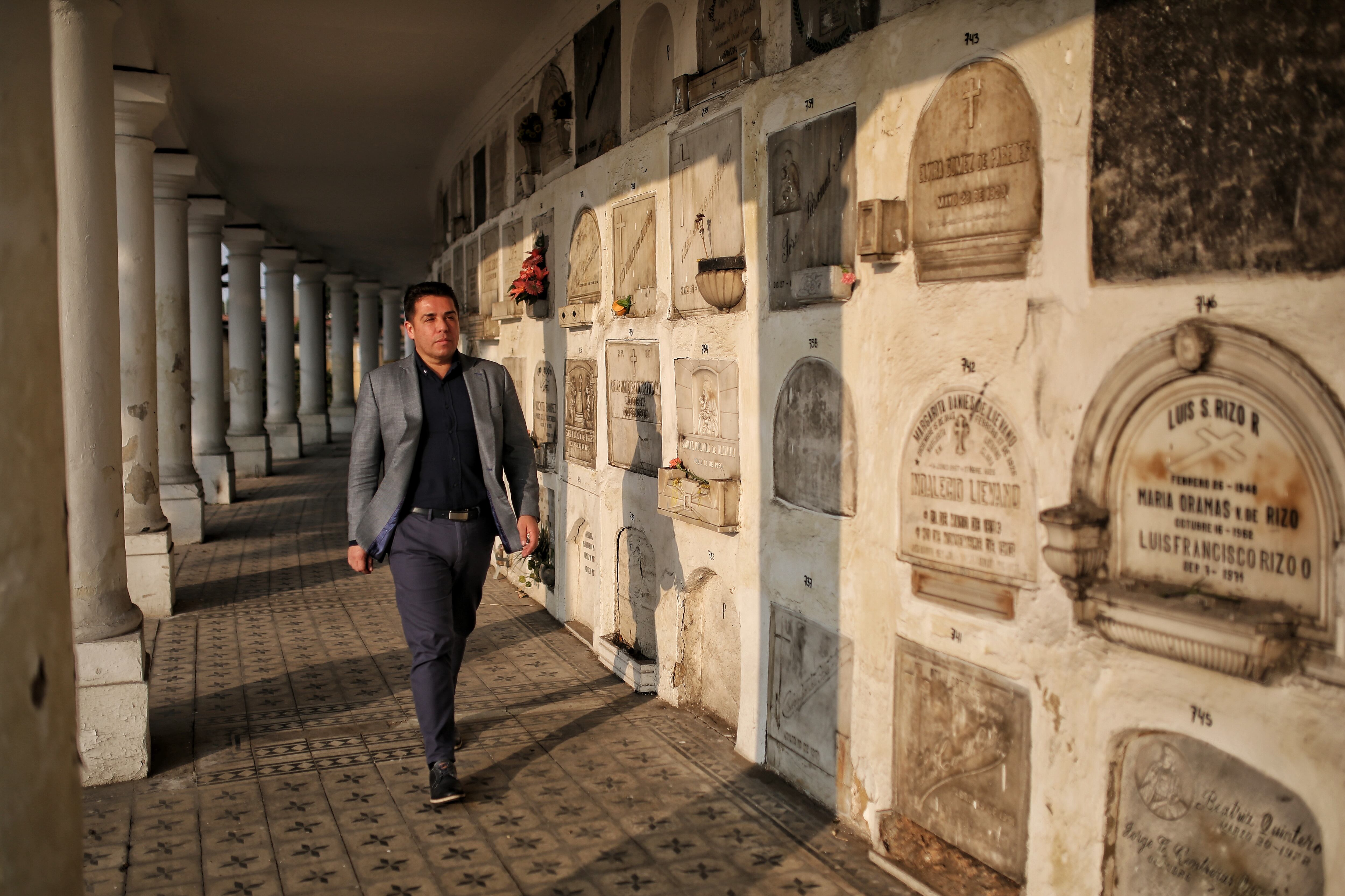 Eder Paradas 
Cementerio Central