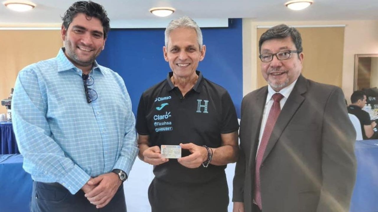 Reinaldo Rueda recibió la nacionalidad hondureña.
