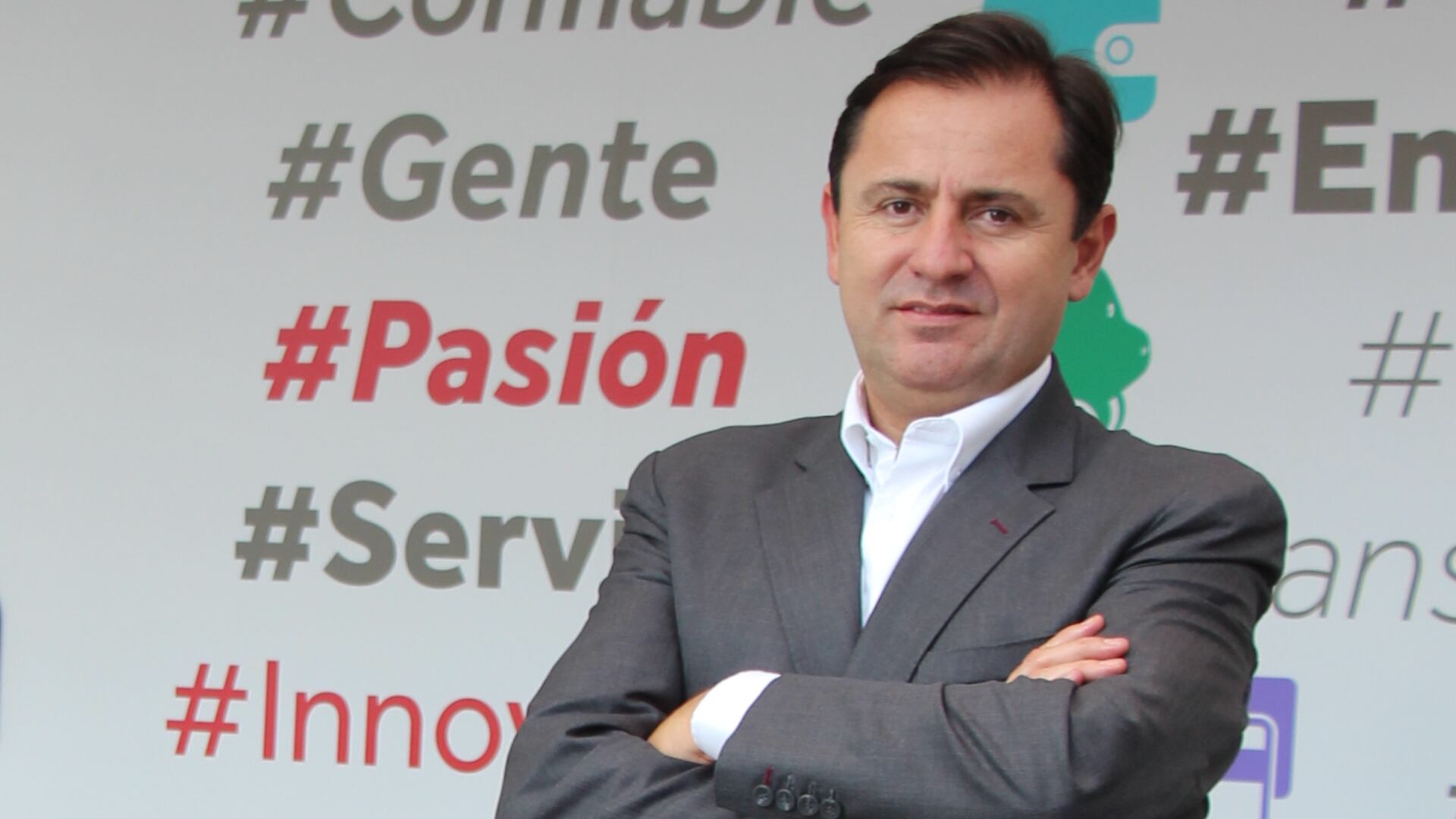 Ofrecemos más de 90 funcionalidades que nos permiten ceder el control y el poder a los clientes de manejar su dinero.