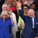 Familia, amigos y representantes de otras casas reales asisten al concierto de la coronación Carlos III y Camila.