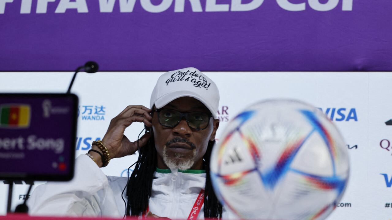 El exfutbolista de la selección de Camerún, que jugó cuatro Mundiales, estuvo un mes en coma.