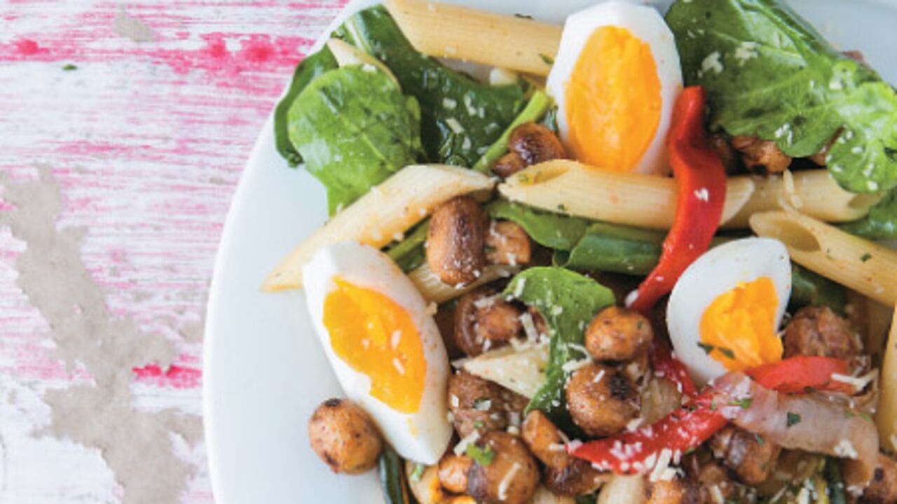 La dieta mediterránea es una combinación de varios grupos alimenticios en las porciones correctas.