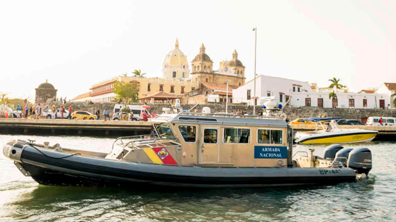 Uno de los botes rápidos de Safe Boats International, adquiridos por la Armada Nacional.
