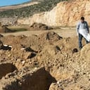 Los cementerios están tan llenos que ni el área de fosas comunes tiene más espacios.