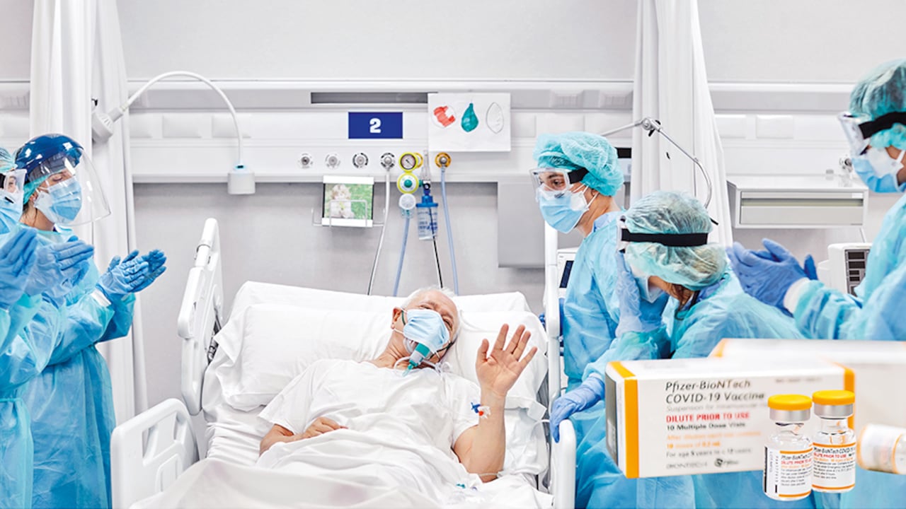 La píldora antiviral de Pfizer para tratar la covid-19 resultó tener casi 90 por ciento de efectividad para reducir el riesgo de admisiones al hospital y de muerte en los pacientes más vulnerables.