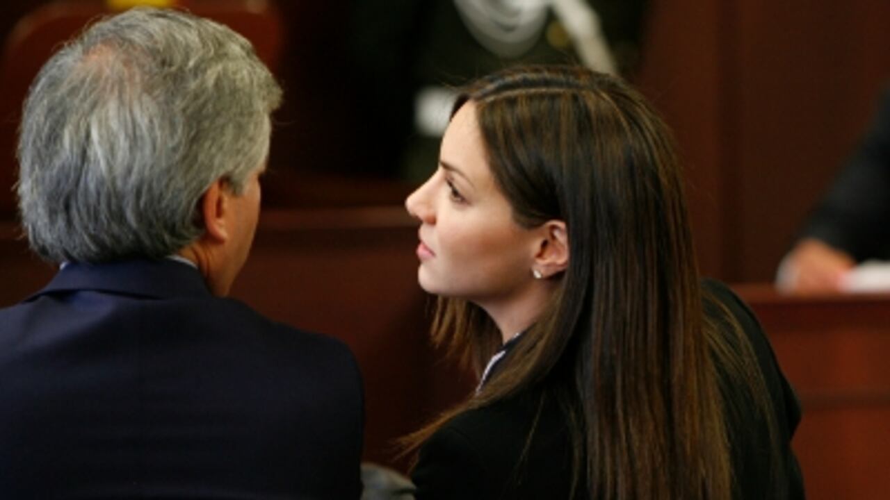 Valerie Domínguez junto a su abogado Yesid Reyes.