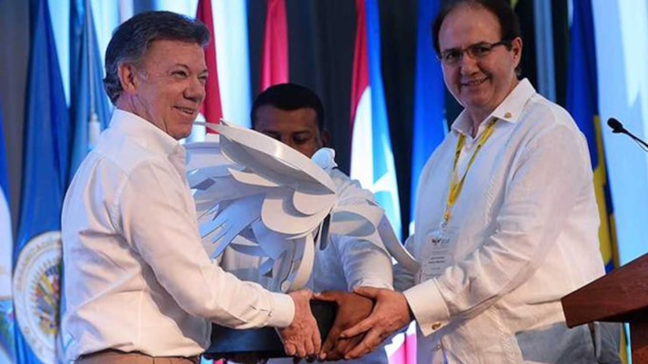Juan Manuel Santos y Leonidas Bustos