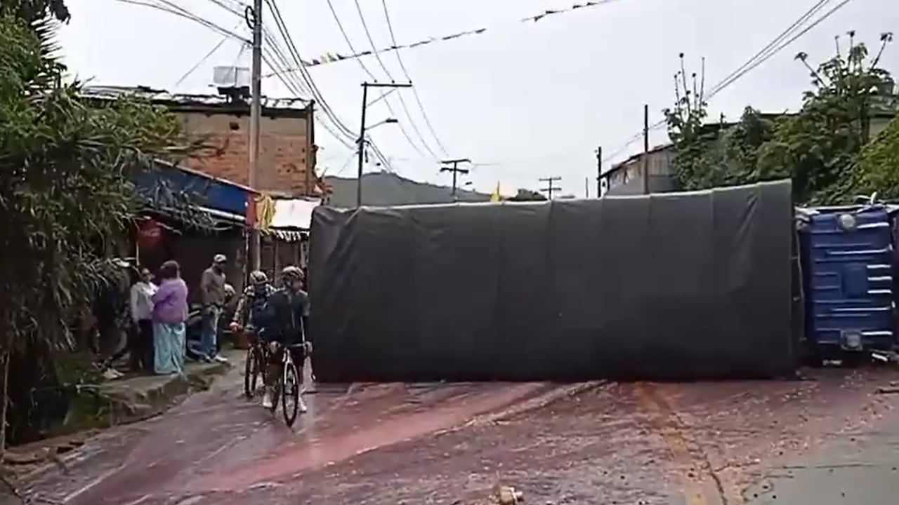 Una grúa ya se encuentra en camino a la zona.