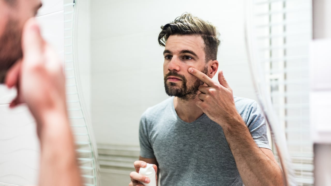 Los expertos recomiendan que las personas que diariamente se exponen al sol deberían usar protector solar los 365 días del año, sobre todo durante los periodos de verano.