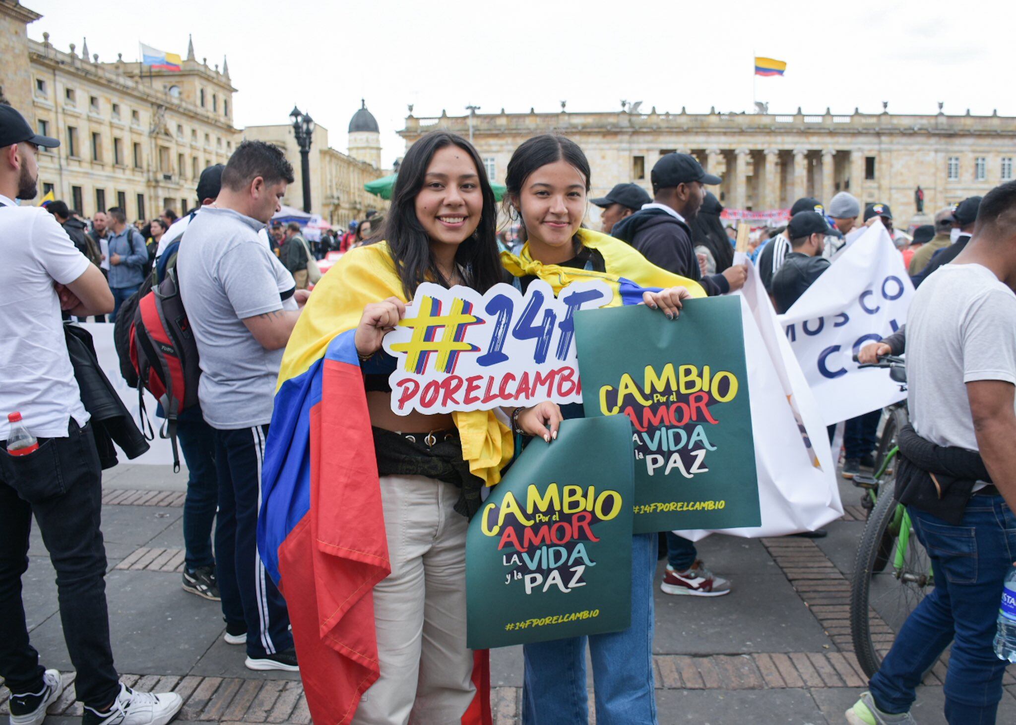 Manifestantes en la Plaza de Bolívar.