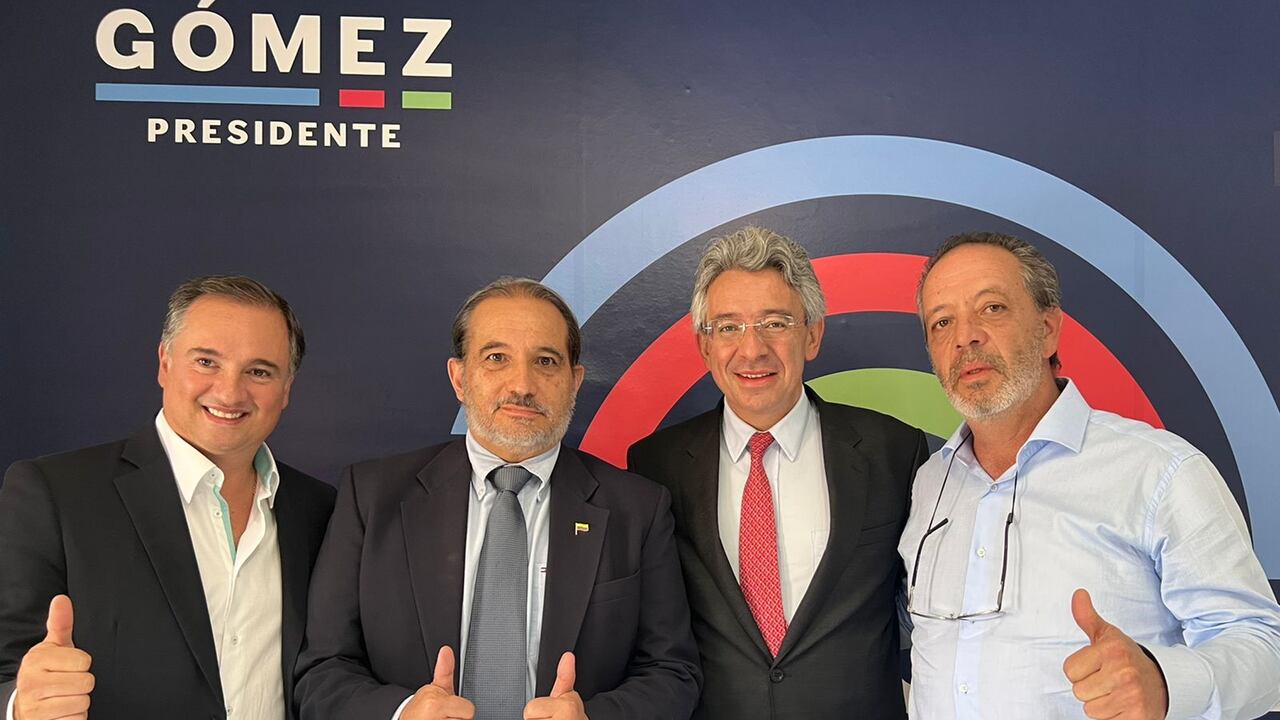 Enrique Gómez, Carlos Cuartas, Daniel Posada, presidente de ‘MeUno’ Foto: Prensa Enrique Gómez