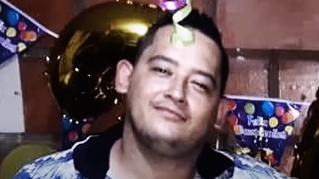 El joven se aplicó una inyección debido a que tenía gripa.