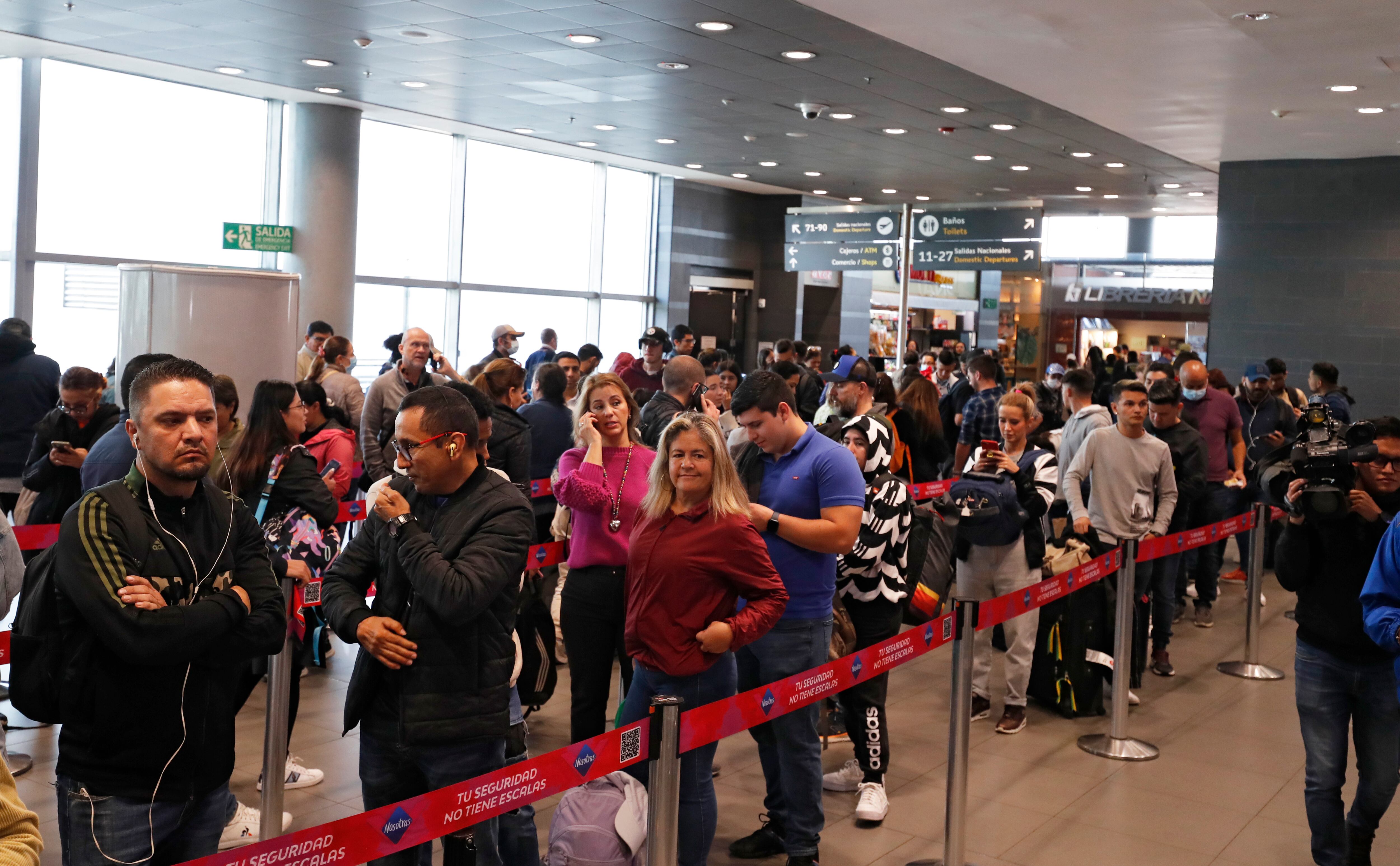 Situación de pasajeros en el aeropuerto El Dorado tras el cierre de la aerolínea de bajo costo Ultra Air
Bogota marzo 30 del 2023
Foto Guillermo Torres Reina / Semana