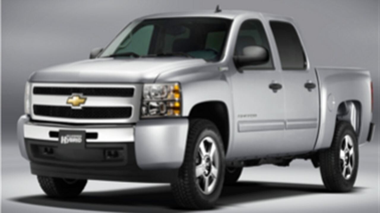 Silverado Híbrida presenta una mejora del consumo de combustible de 40% en ciudad y 30% en carretera frente a un modelo convencional a gasolina.