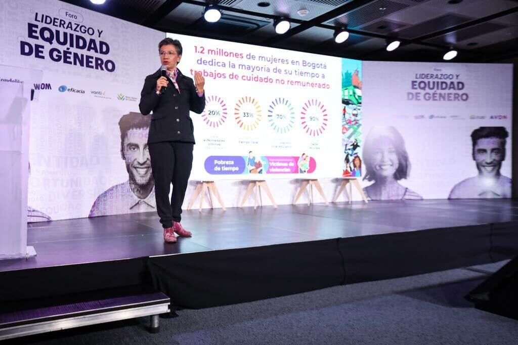 La alcaldesa de Bogotá, Claudia López, en su intervención en el foro  “Liderazgo y Equidad de Género”.