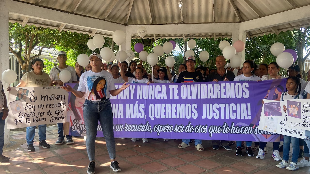 Amigos y familiares rechazaron el feminicidio de Steffany Barranco.