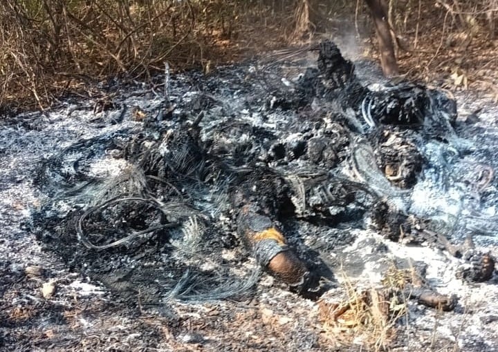 Al menos tres cuerpos parecen estar en la escena del crimen, fueron incinerados.