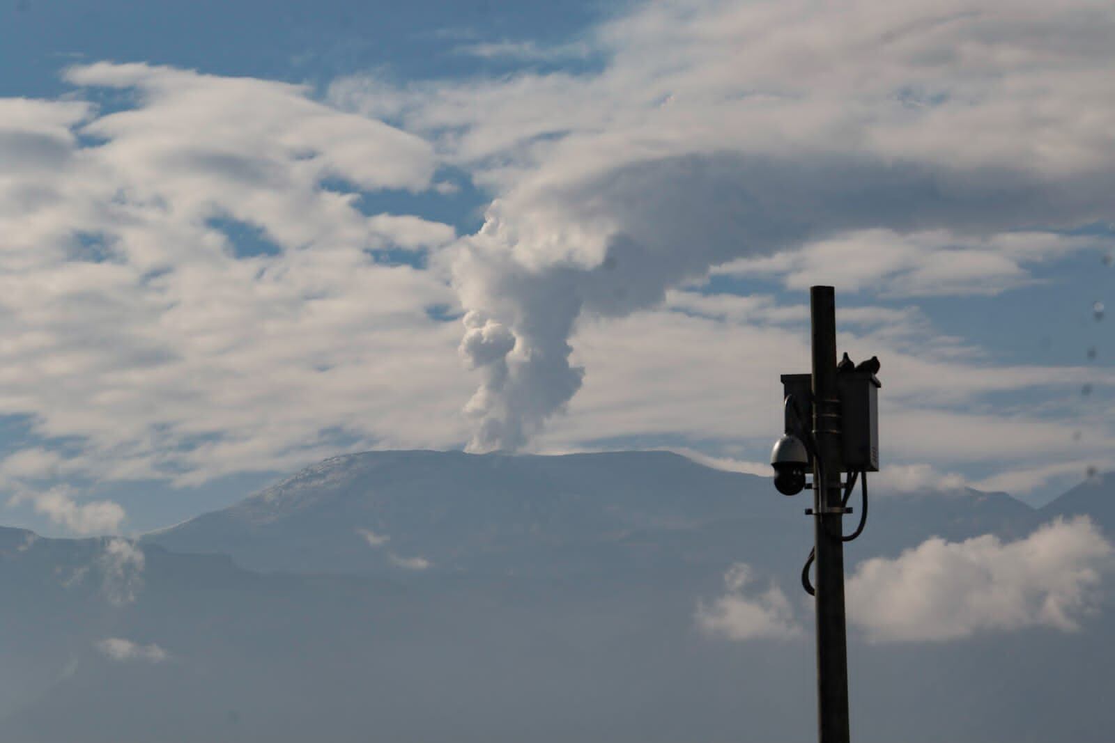 La actividad del volcán Nevado del Ruiz sigue siendo muy inestable según el SGC