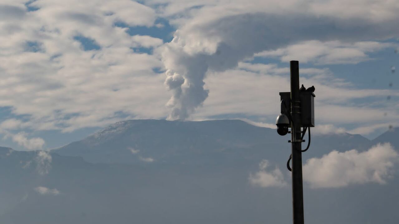 Continúa la sismicidad relacionada con el movimiento de fluidos al interior de los conductos volcánicos