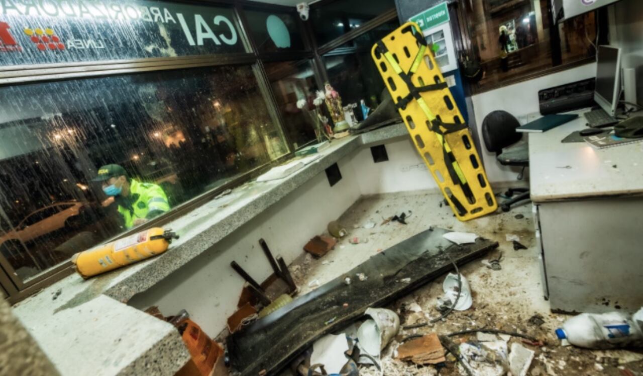 Así quedó el CAI de Arborizadora Alta tras el atentado con explosivos que sufrió