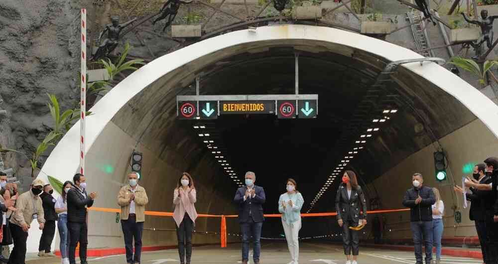 "No hay un solo megaproyecto como este que tenga 60 obras, 30 kilómetros de doble calzada, 25 túneles y 31 viaductos. No hay una obra equivalente en Colombia", dice la ministra.