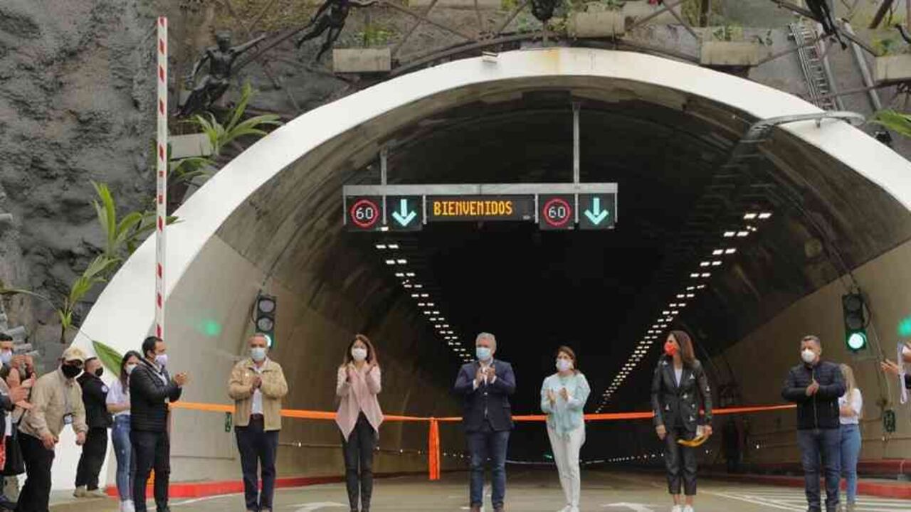 ¿Quién pagó la placa de Duque en la entrada del túnel de La Línea?