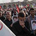 Los dolientes se congregan en la Gran Mosalla para rendir sus últimos respetos al líder supremo de Irán, el ayatolá Ali Khamenei, al inicio de sus ceremonias fúnebres en Teherán el 4 de julio de 2026.