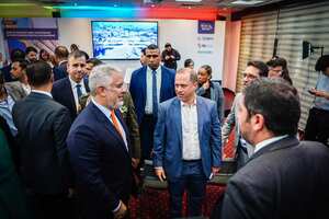 El expresidente Iván Duque y el precandidato presidencial del partido Liberal, Héctor Olimpo Espinosa.