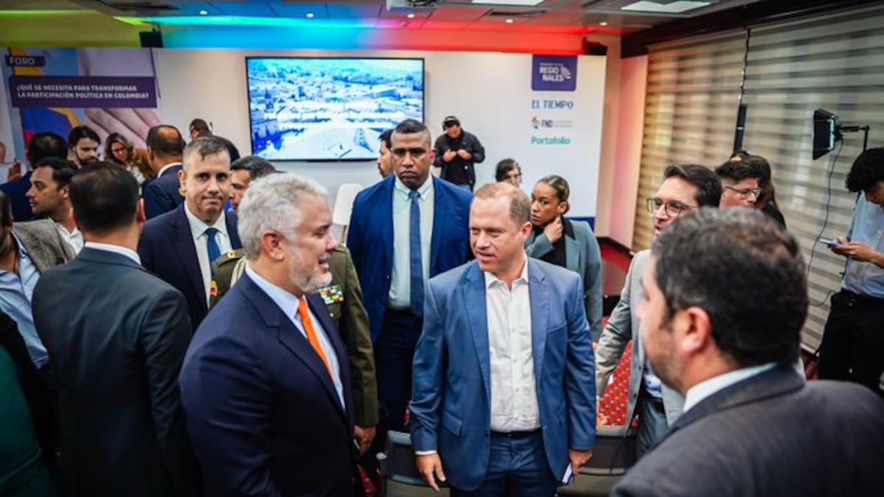 El expresidente Iván Duque y el precandidato presidencial del partido Liberal, Héctor Olimpo Espinosa.