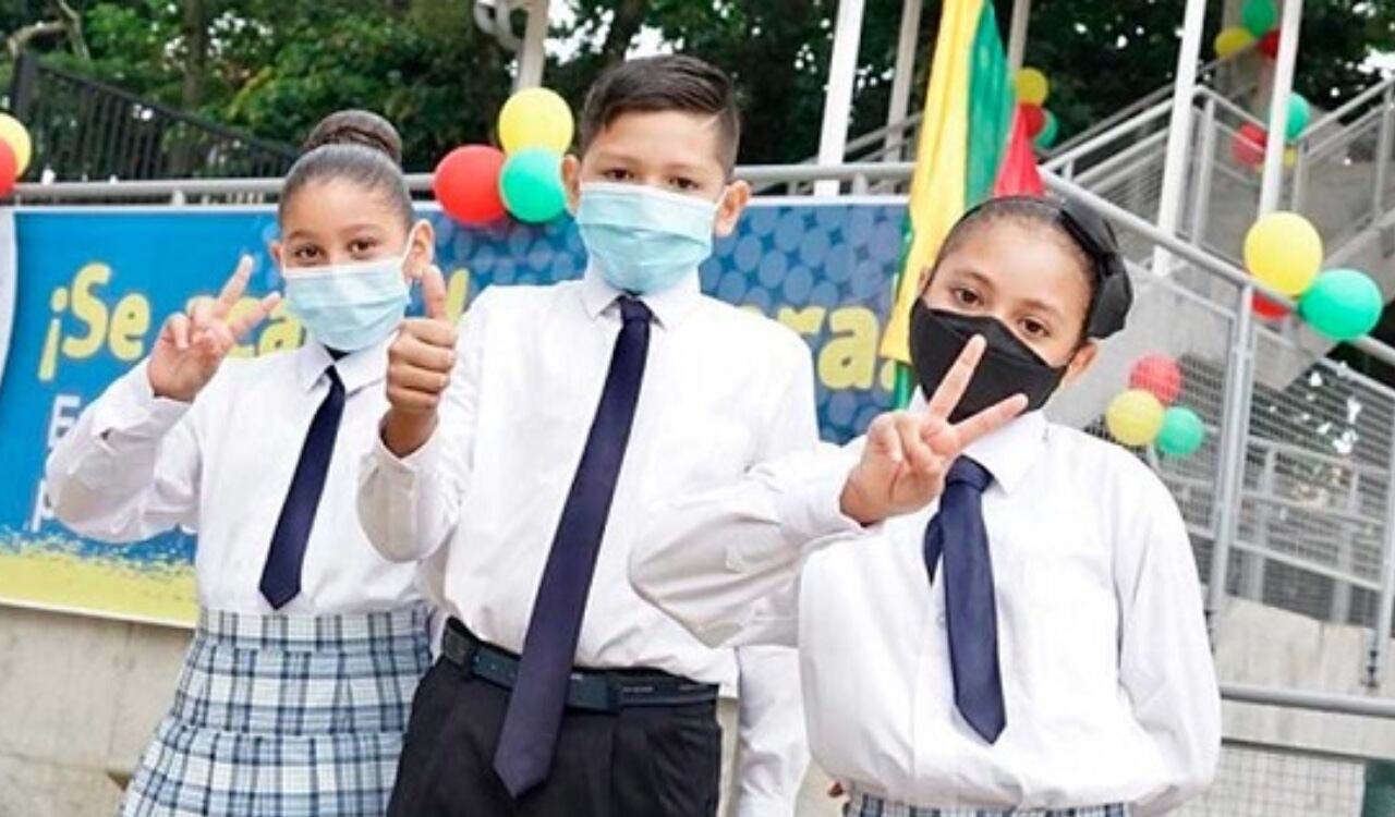 Todos los estudiantes regresarán a clases presenciales en 2022