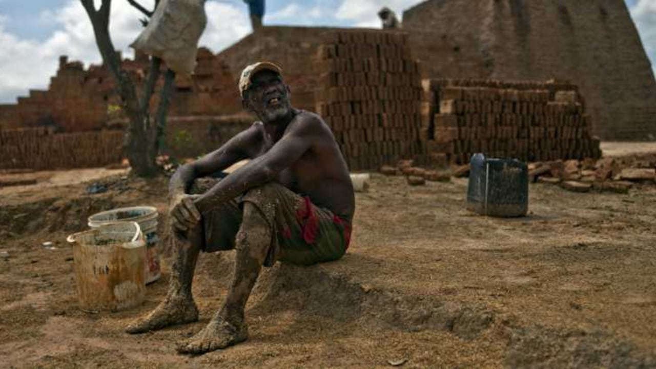 En las últimas décadas, tres regiones, Asia Oriental y el Pacífico, Asia Meridional y África han representado el 95% de la pobreza mundial.