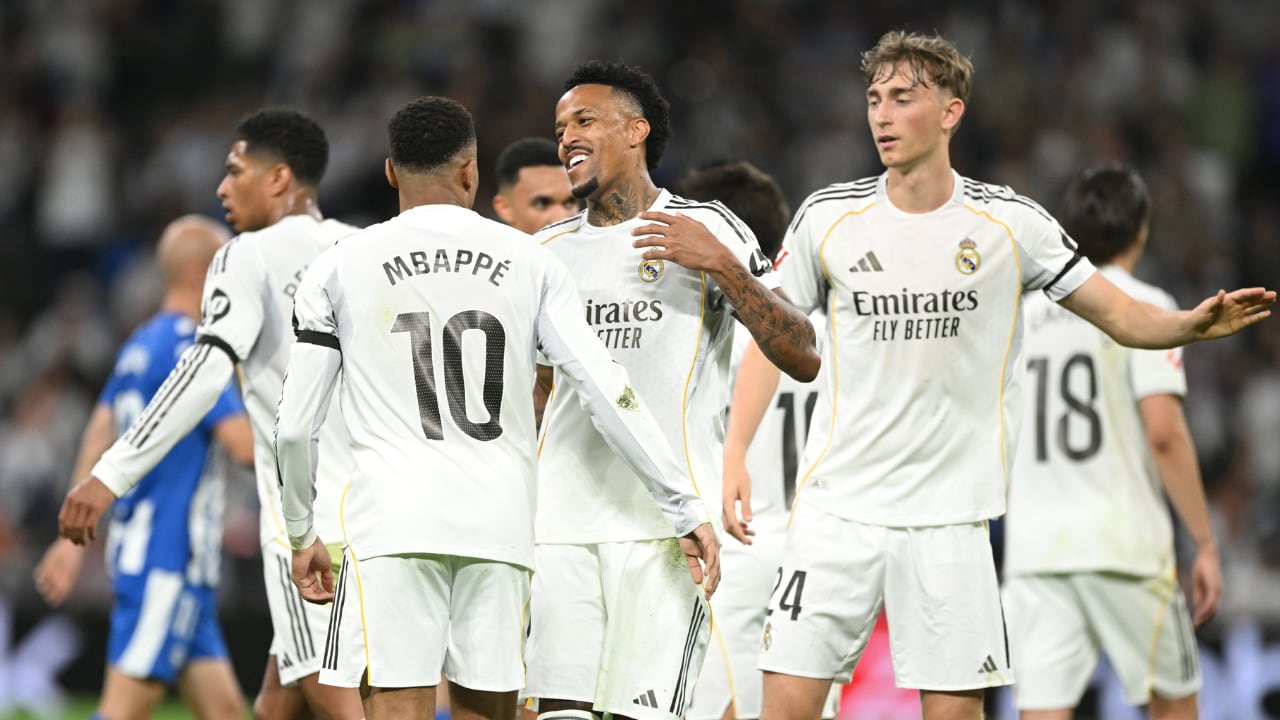 Real Madrid celebrando su triunfo sobre Alavés en LaLiga de España.