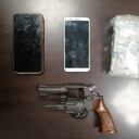 El primero de los casos tiene que ver con un hombre de 25 años que intentó huir al notar la presencia de los uniformados