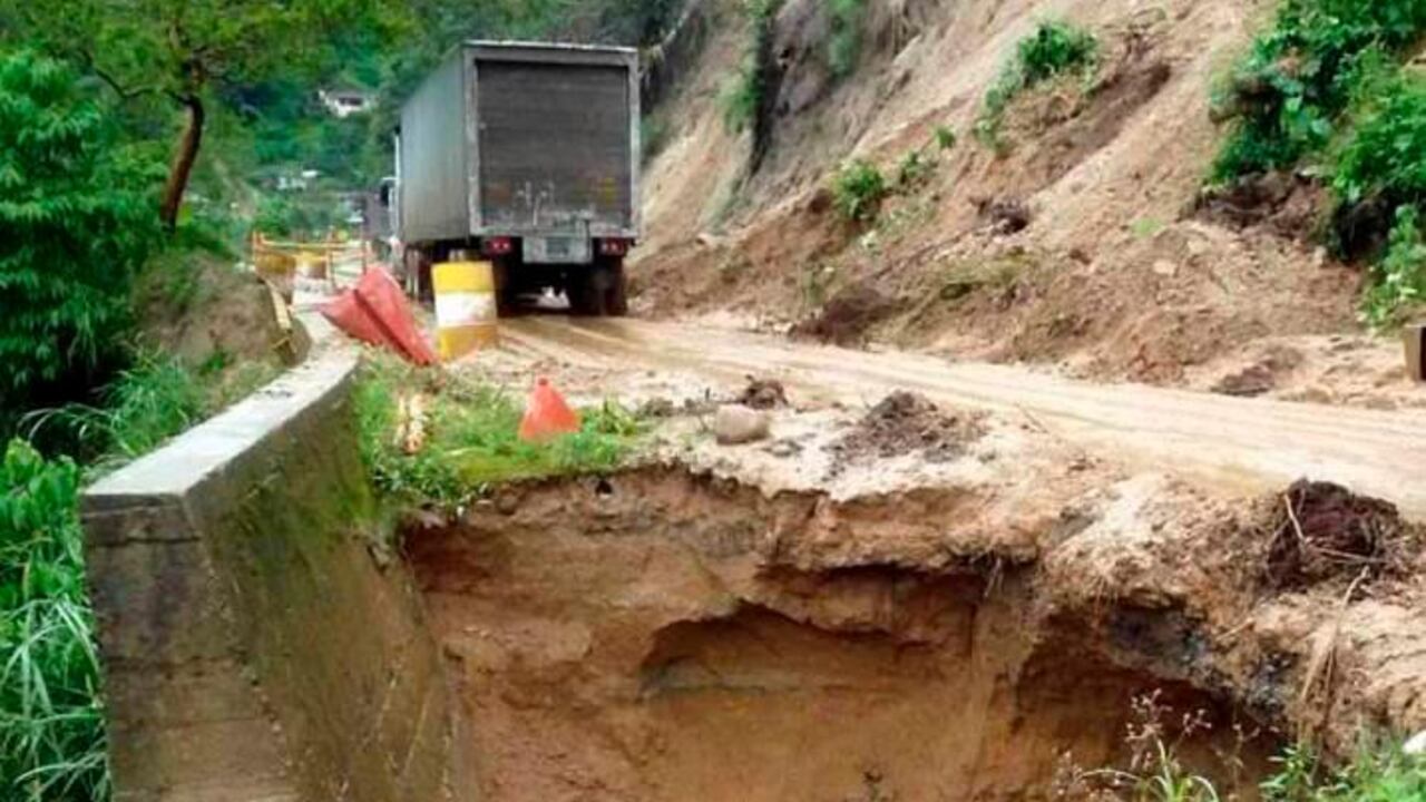 La pavimentación y cuidado de la vía que comunica a Bucaramanga con la provincia García Rovira, es un anhelo que ha tenido la comunidad por décadas.