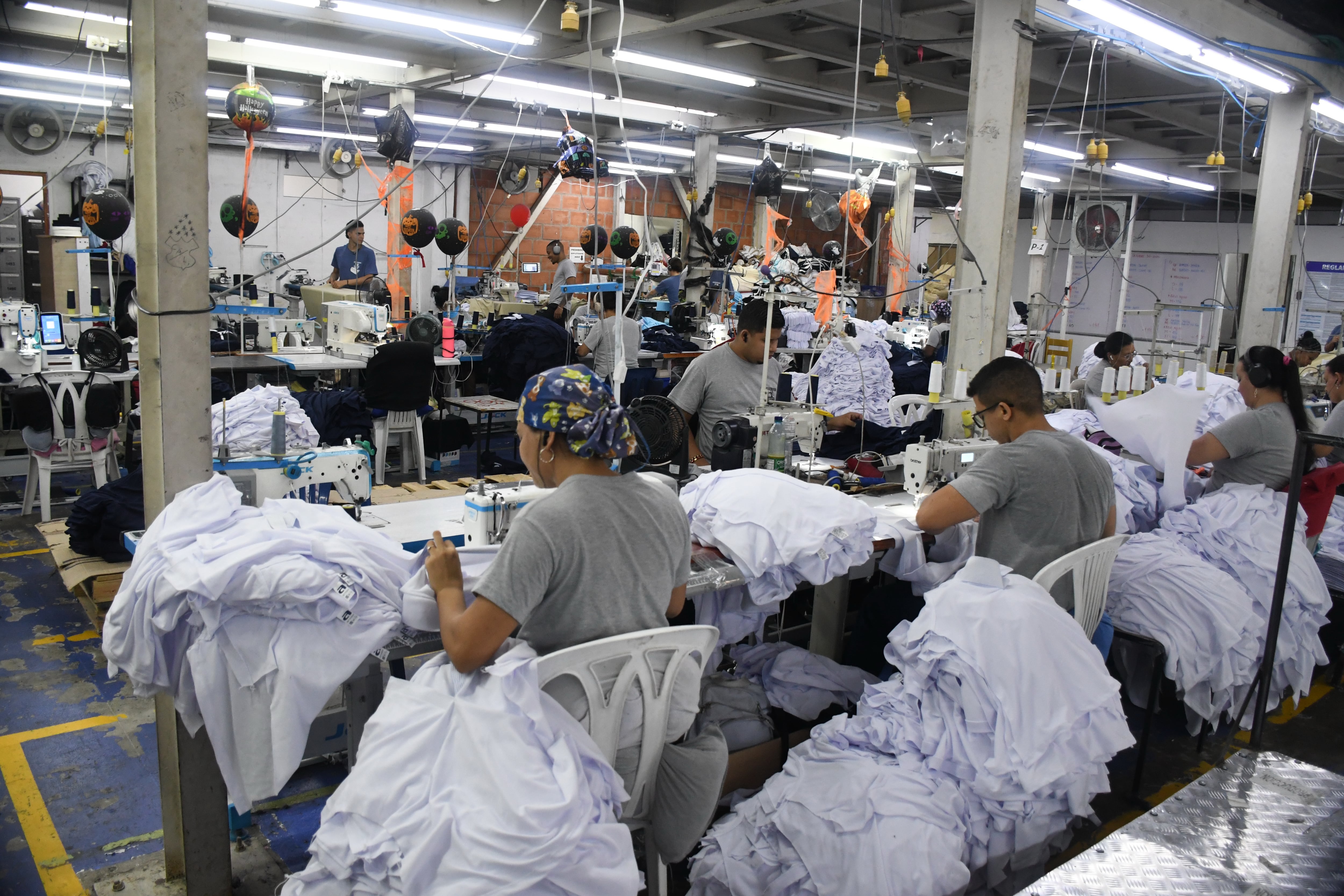 Cali: Recorrido  por la ruta de la moda caleña. Empresa textil Aritex.  Foto José L Guzmán