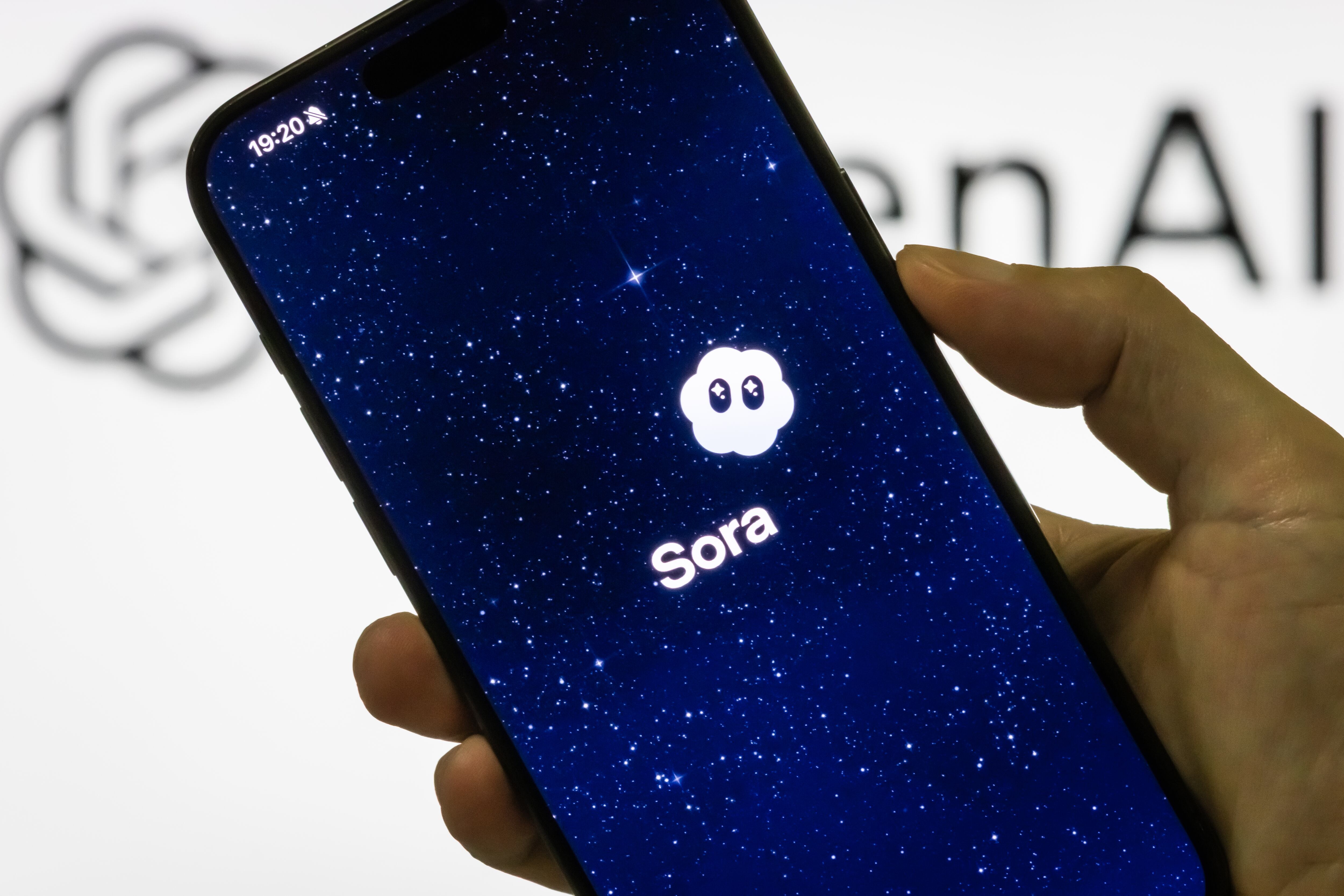 OpenAI ha decidido cerrar Sora, su aplicación de generación de video con IA.