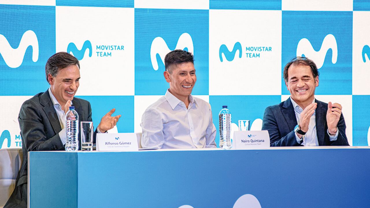 Nairo Quintana (centro) es uno de los ciclistas colombianos más importantes de los últimos tiempos. Este será el año de la revancha. En la foto, con Alfonso Gómez (izquierda) y Fabián Hernández (derecha), directivos de Telefónica.