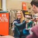 Hay quienes aprovechan las rebajas del Black Friday para ahorrarse hasta un 50 % en la compra de productos seleccionados.