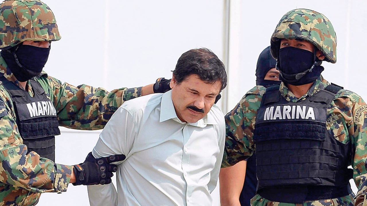 El Chapo Guzmán al momento de su captura por las autoridades mexicanas.